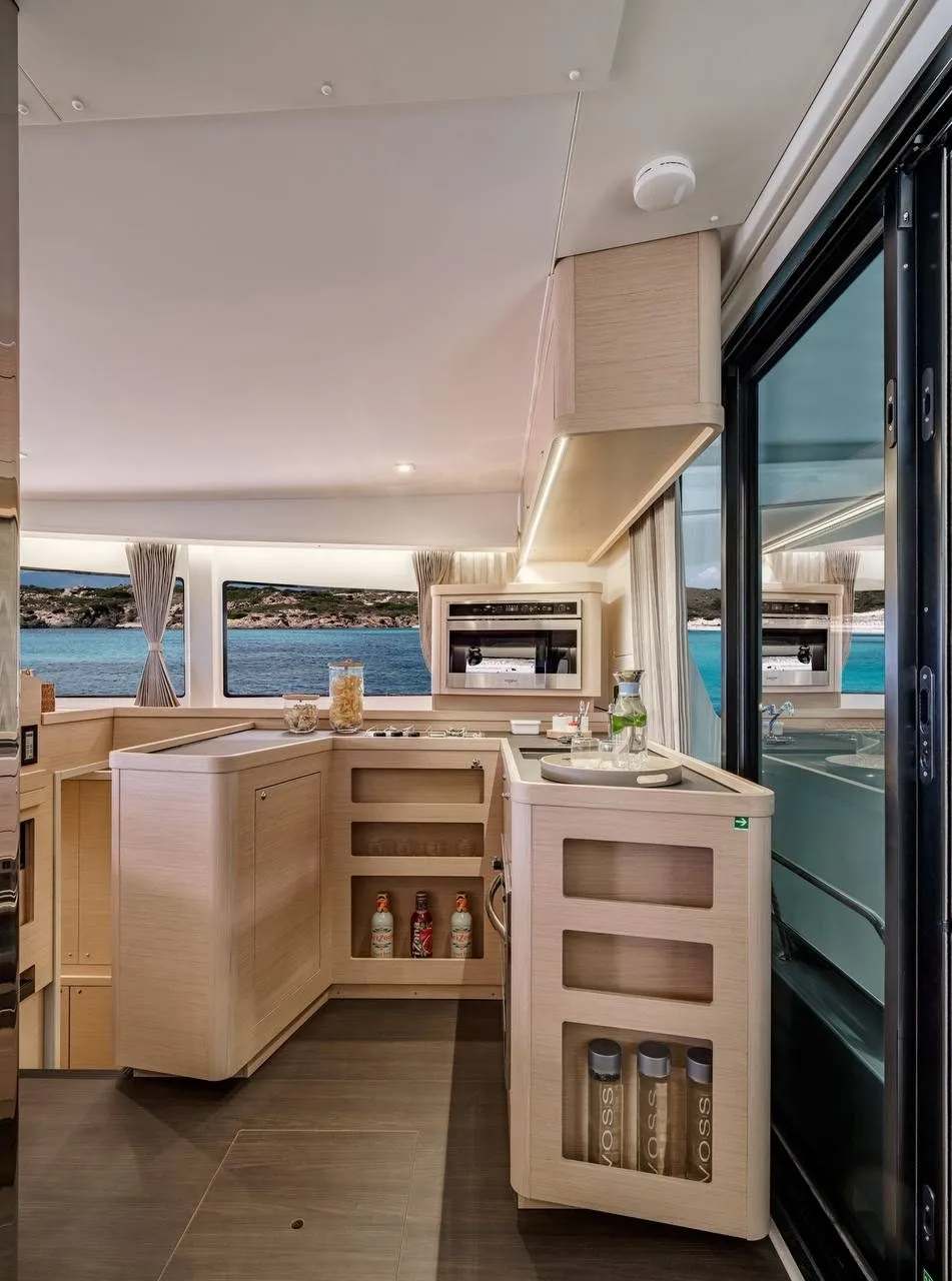 Lagoon 42 · Silver Moon photo 13