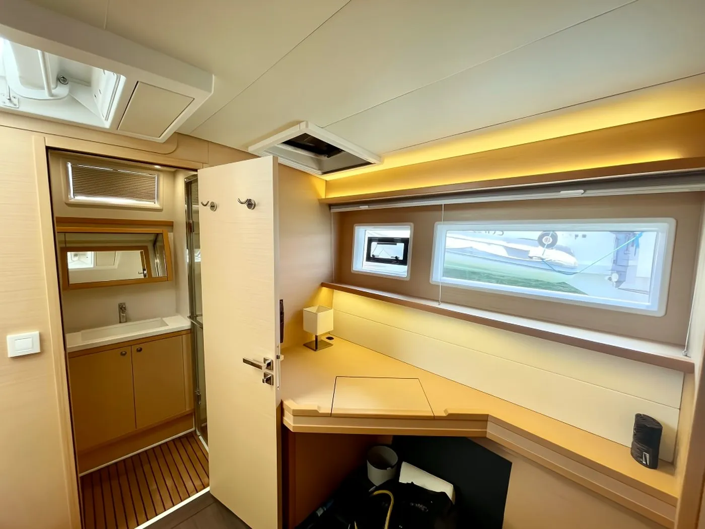 Lagoon 52 photo 22