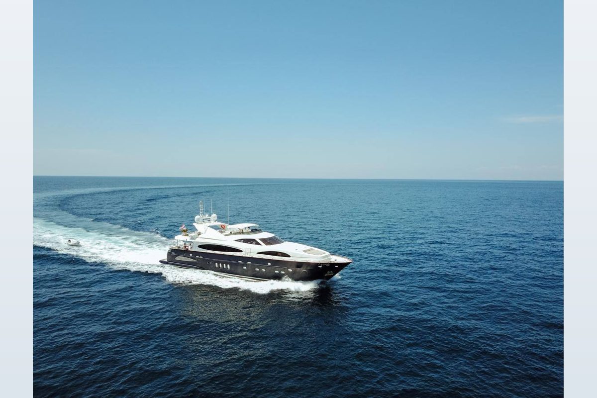 Astondoa 102 motor yacht