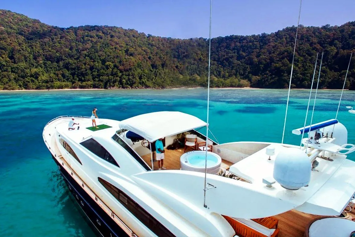 Astondoa 102 motor yacht
